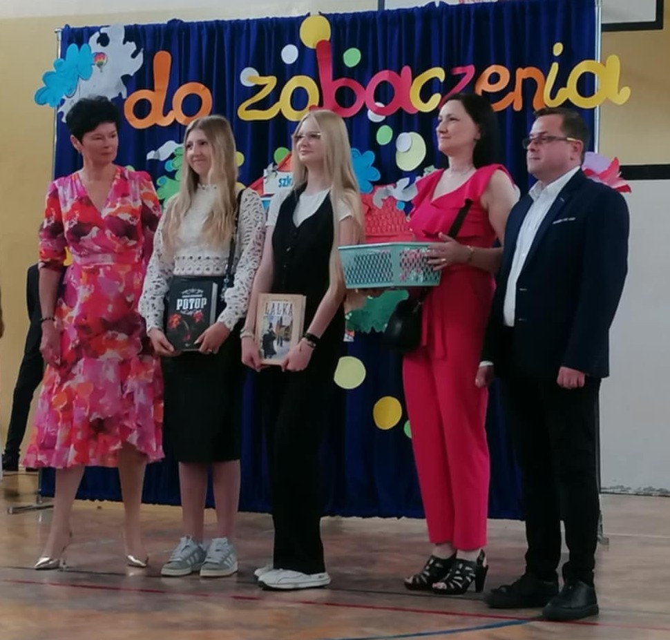 Klasa 8d z panią Alicją Ćwik – Tomasik
ZUZANNA DĄBROWSKA
ZUZANNA KOMPERDA
