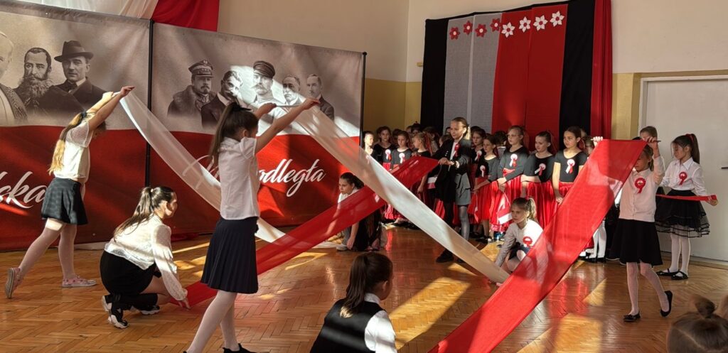Patriotyczne świętowanie w klasach I-III