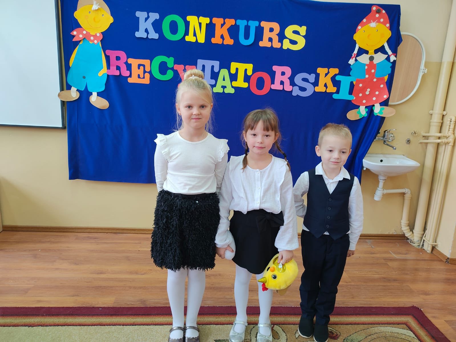 Przedszkolaki recytują