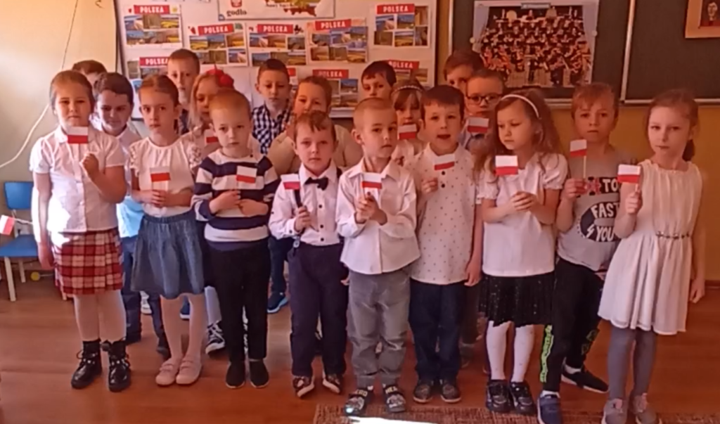Mali patrioci świętują!